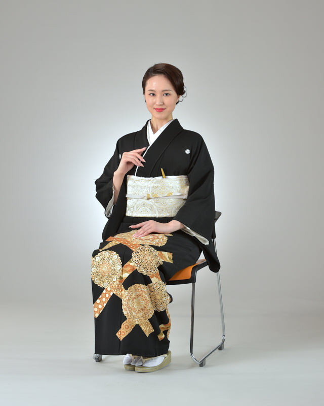 【黒留袖】金駒縫い刺繍 華紋 KKT-018